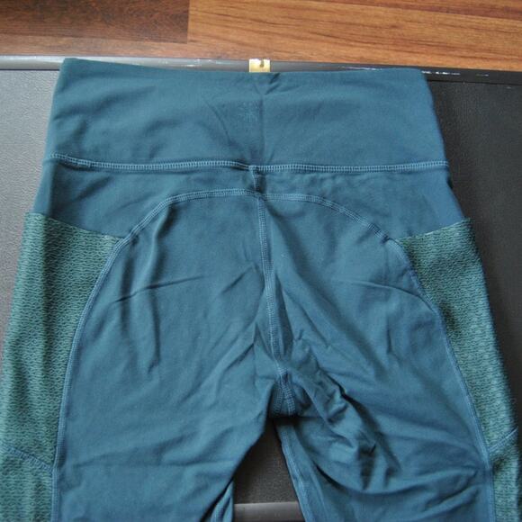 Athleta Medium Teal Textured Leggings with Pockets - Picture 6 of 7